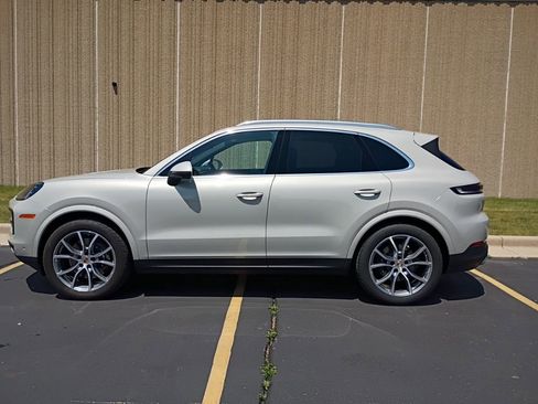Certified 2025 Porsche Cayenne AWD/4WD image 2