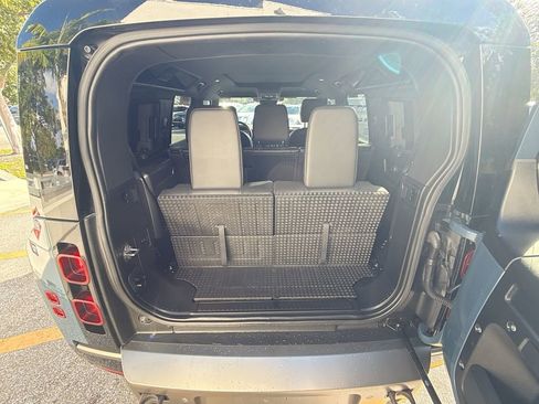 Used 2022 Land Rover Defender 110 X-Dynamic SE image 28