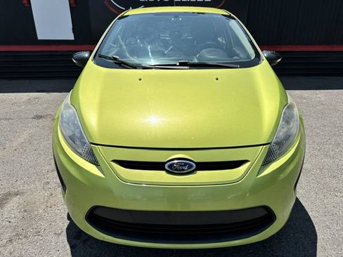 Used 2013 Ford Fiesta Titanium w/ Black Sport Appearance Pkg FWD image 8