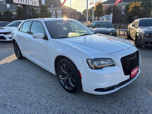 Used 2023 Chrysler 300 S RWD image 4
