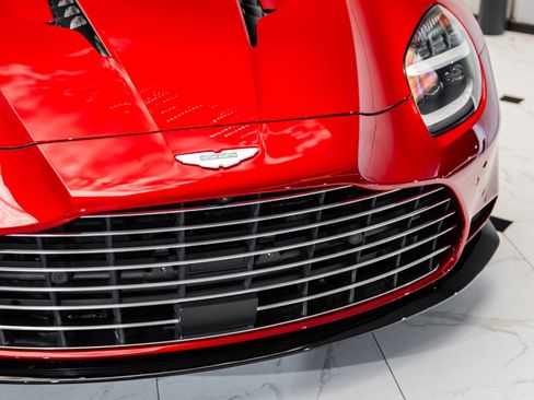 Used 2025 Aston Martin Vanquish image 48