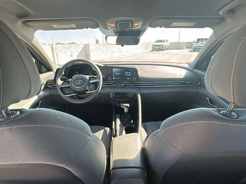 Used 2023 Hyundai Elantra SEL image 29