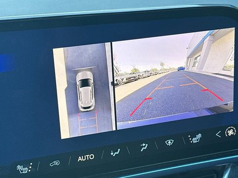 Used 2025 Chevrolet Equinox EV LT w/ Convenience Package image 28