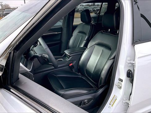 Used 2024 Jeep Grand Cherokee Limited w/ Black Appearance Package image 35