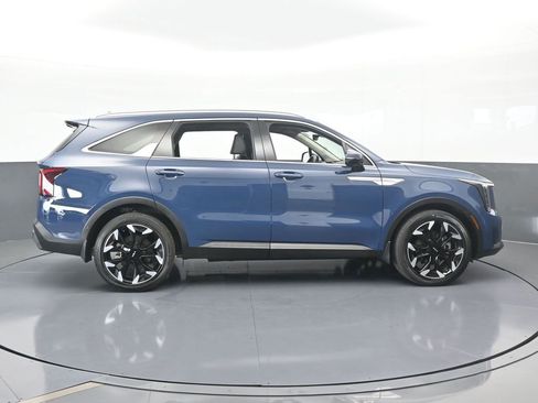 Used 2025 Kia Sorento SX image 7