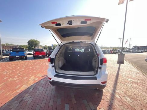 Used 2021 Jeep Grand Cherokee Laredo AWD/4WD image 32