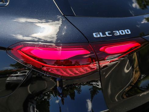 Used 2024 Mercedes-Benz GLC 300 4MATIC image 8