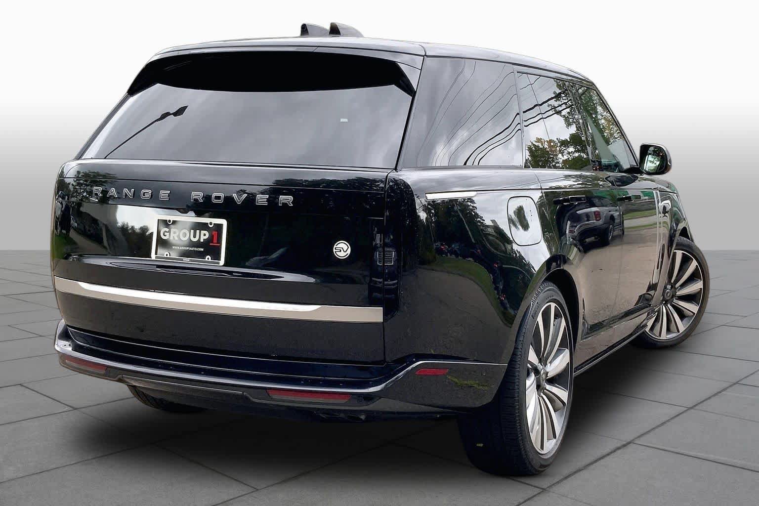 Used 2025 Land Rover Range Rover SV AWD/4WD image 12