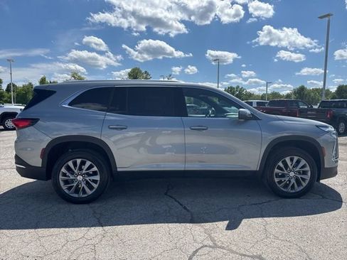 Used 2025 Buick Enclave Preferred FWD image 6