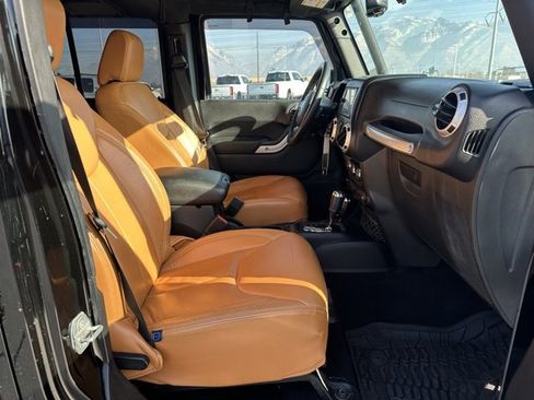 Used 2016 Jeep Wrangler Unlimited Rubicon w/ Connectivity Group image 20