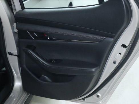 Used 2022 MAZDA MAZDA3 s image 32