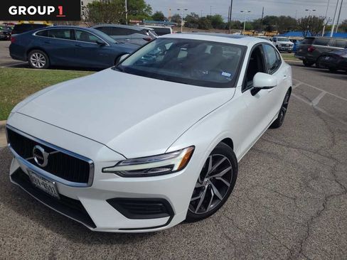 Used 2020 Volvo S60 T6 Momentum image 1
