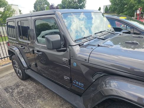 Used 2024 Jeep Wrangler Unlimited w/ Convenience Group AWD/4WD image 4