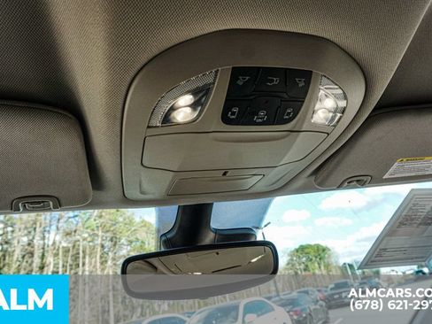 Used 2024 Chrysler Pacifica Touring-L FWD image 38