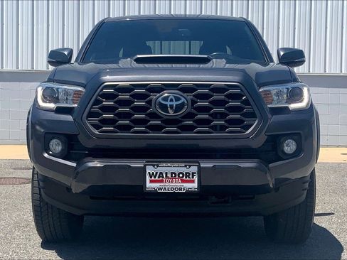 Used 2020 Toyota Tacoma TRD Sport AWD/4WD image 3