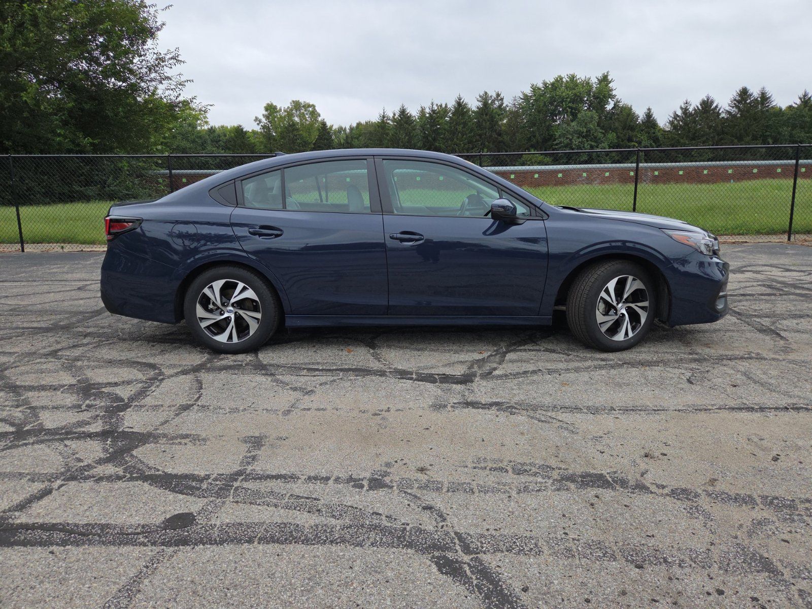 Used 2025 Subaru Legacy Premium AWD/4WD image 2