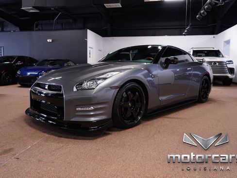Used 2014 Nissan GT-R Black Edition image 3