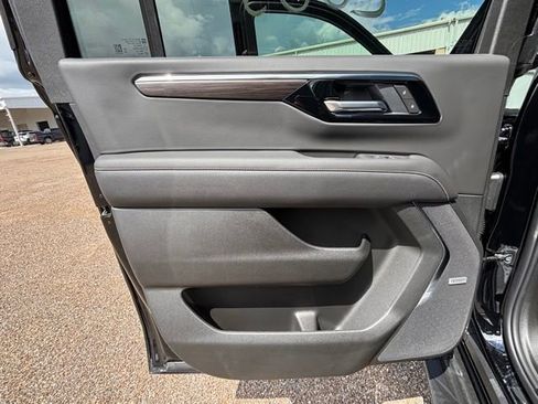 New 2026 Chevrolet Suburban Premier w/ Sun And Tow Package RWD image 17