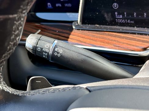 Used 2023 Cadillac Escalade Premium Luxury image 27