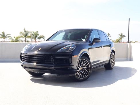 Certified 2023 Porsche Cayenne Platinum Edition image 1