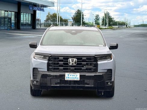 Used 2026 Honda Pilot Black Edition image 16