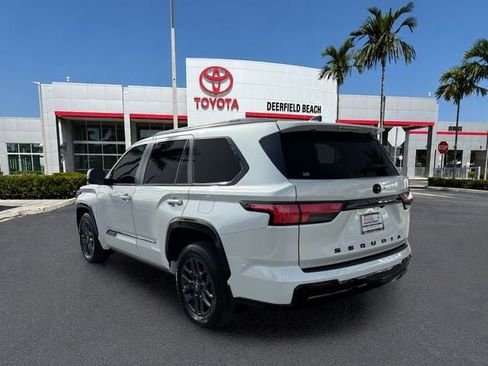 Used 2025 Toyota Sequoia Platinum AWD/4WD image 5