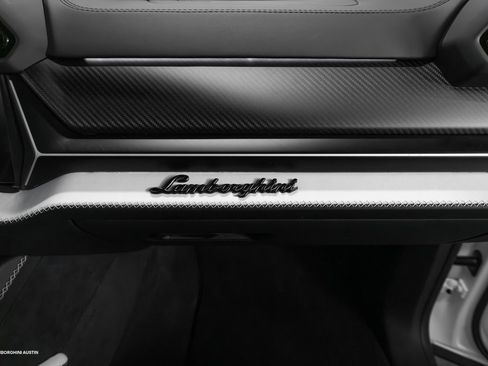 Used 2025 Lamborghini Urus SE image 52