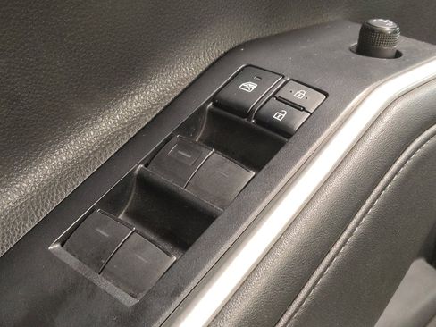 Used 2021 Toyota Highlander LE AWD/4WD image 27