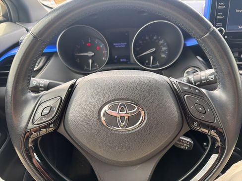 Used 2020 Toyota C-HR XLE image 22