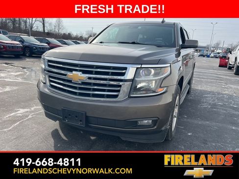 Used 2016 Chevrolet Suburban LT image 4
