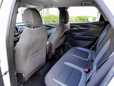 Used 2022 Chevrolet TrailBlazer LT w/ Convenience Package image 17