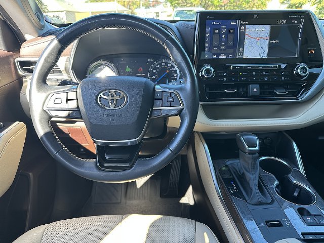 Used 2021 Toyota Highlander Platinum FWD image 15