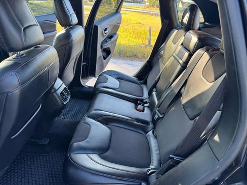 Used 2016 Jeep Cherokee Trailhawk w/ Comfort/Convenience Group image 13