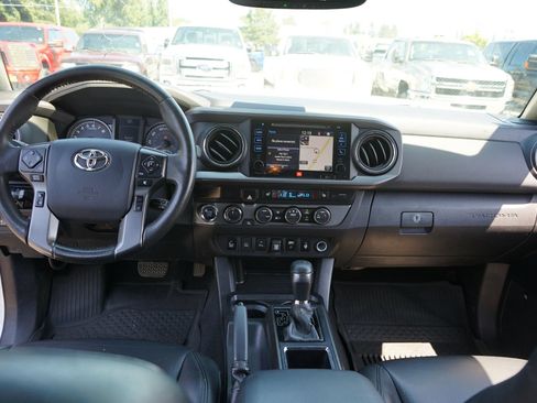 Used 2019 Toyota Tacoma TRD Off-Road AWD/4WD image 14