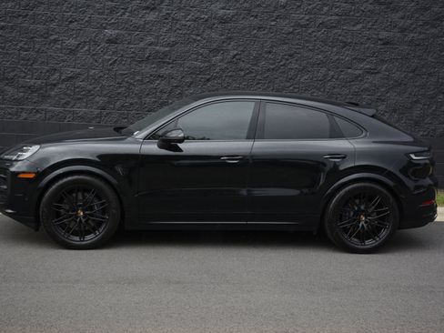 Certified 2026 Porsche Cayenne Coupe AWD/4WD image 2