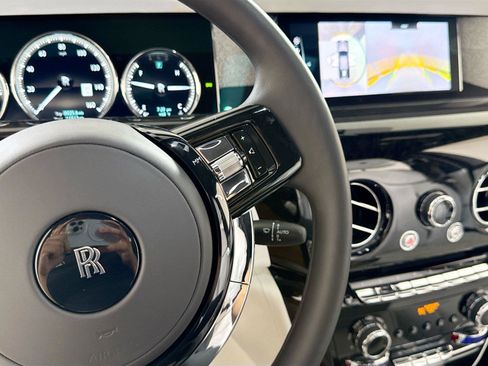 Used 2023 Rolls-Royce Phantom Sedan RWD image 23