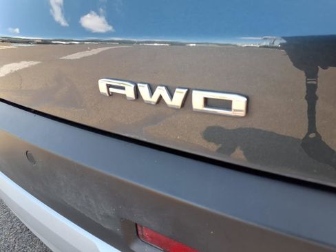 Used 2020 GMC Acadia SLE w/ Driver Convenience Package image 17