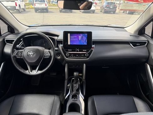 Used 2023 Toyota Corolla Cross XLE FWD image 17