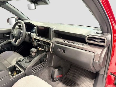 Certified 2025 Toyota Tacoma SR5 AWD/4WD image 23