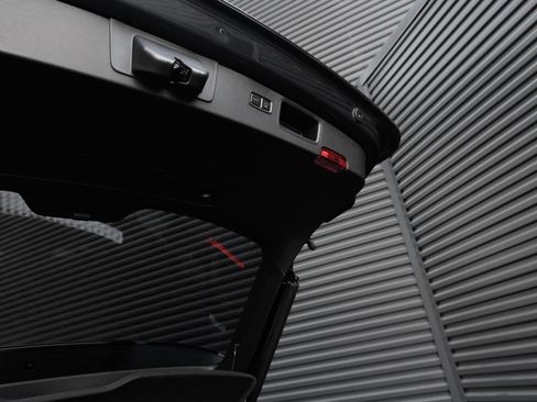 Certified 2023 Porsche Macan S AWD/4WD image 29
