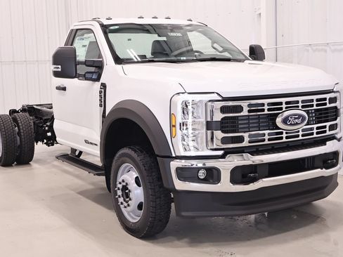 New 2026 Ford F550 4x4 Regular Cab Super Duty image 3