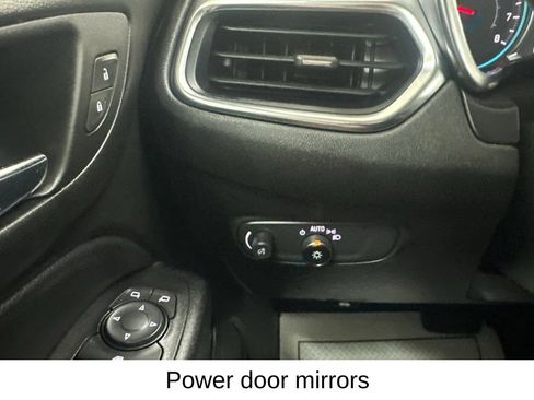 Used 2022 Chevrolet Equinox LT FWD image 45