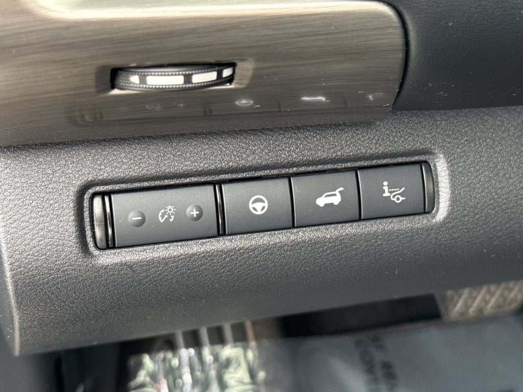 Used 2023 Nissan Pathfinder Platinum FWD image 15
