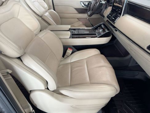 Used 2018 Lincoln Navigator Select w/ Technology Package image 30