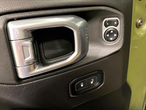 Used 2021 Jeep Wrangler Unlimited Rubicon AWD/4WD image 39