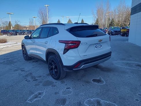 Used 2024 Chevrolet Trax LT image 4
