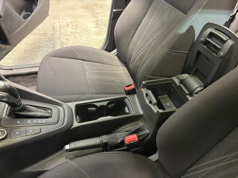 Used 2016 Ford Focus SE FWD image 19