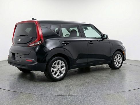 Used 2025 Kia Soul LX w/ LX Technology Package FWD image 9