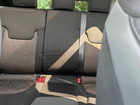 Used 2023 Jeep Renegade Latitude w/ Sun/Sound Group AWD/4WD image 21