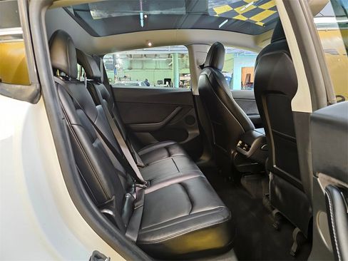 Used 2021 Tesla Model Y Long Range image 14